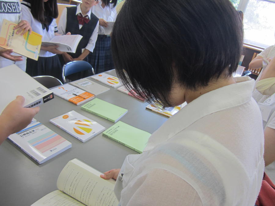 看護学校で使用するテキスト
