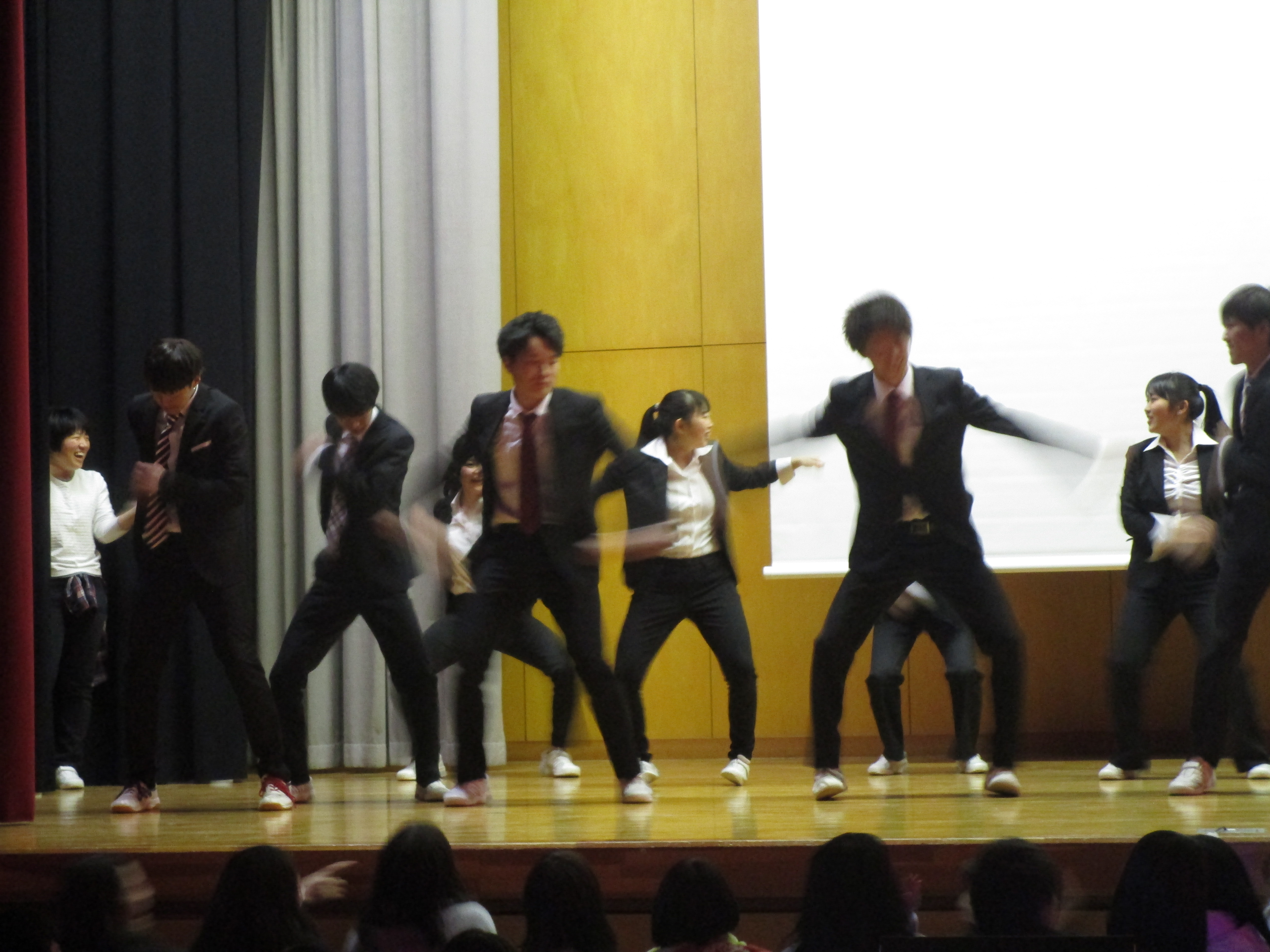 キレのある男子陣のダンス